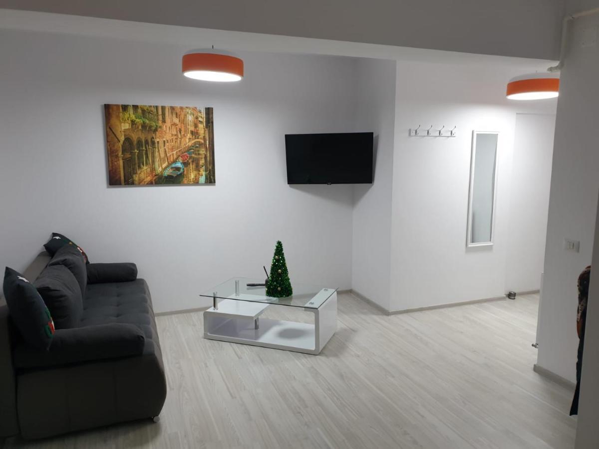Topaz Central Apartment Bacau Exterior photo