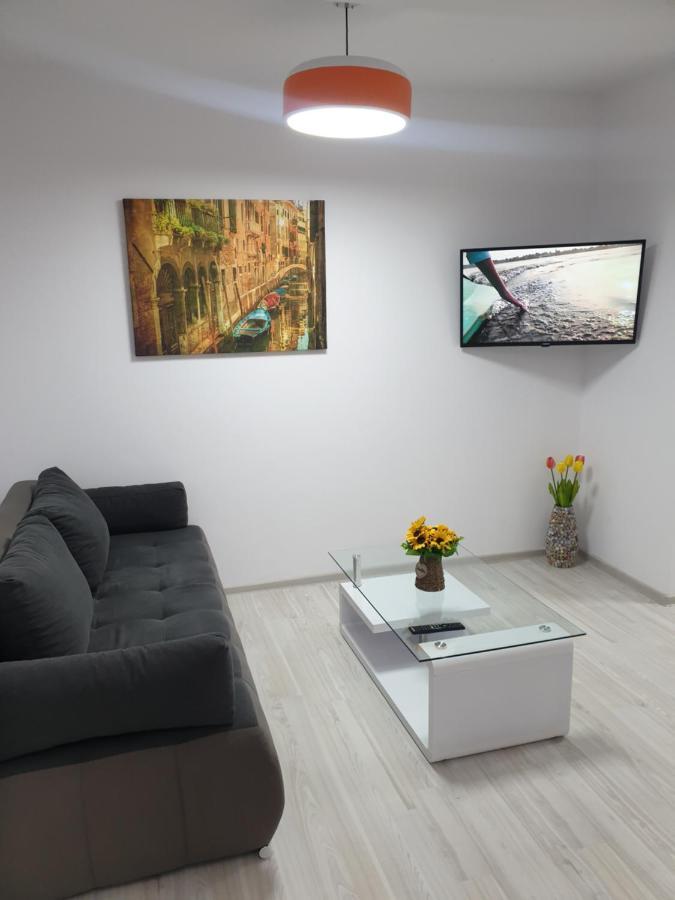 Topaz Central Apartment Bacau Exterior photo